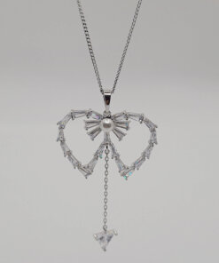 Kristal Baget Taşlı Detaylı Gümüş Kalp Kolye