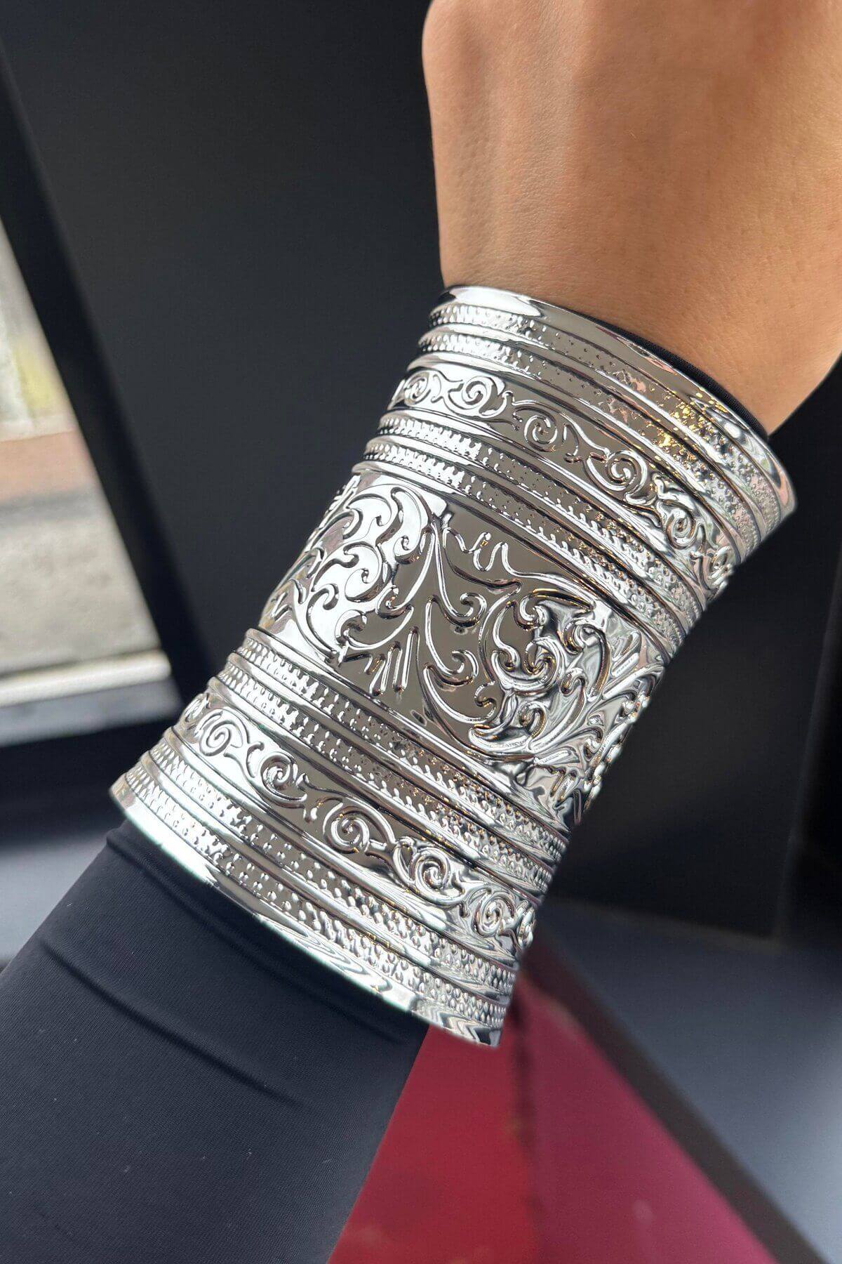 Gümüş Renk Yeni Trend Kelepçe Bileklik