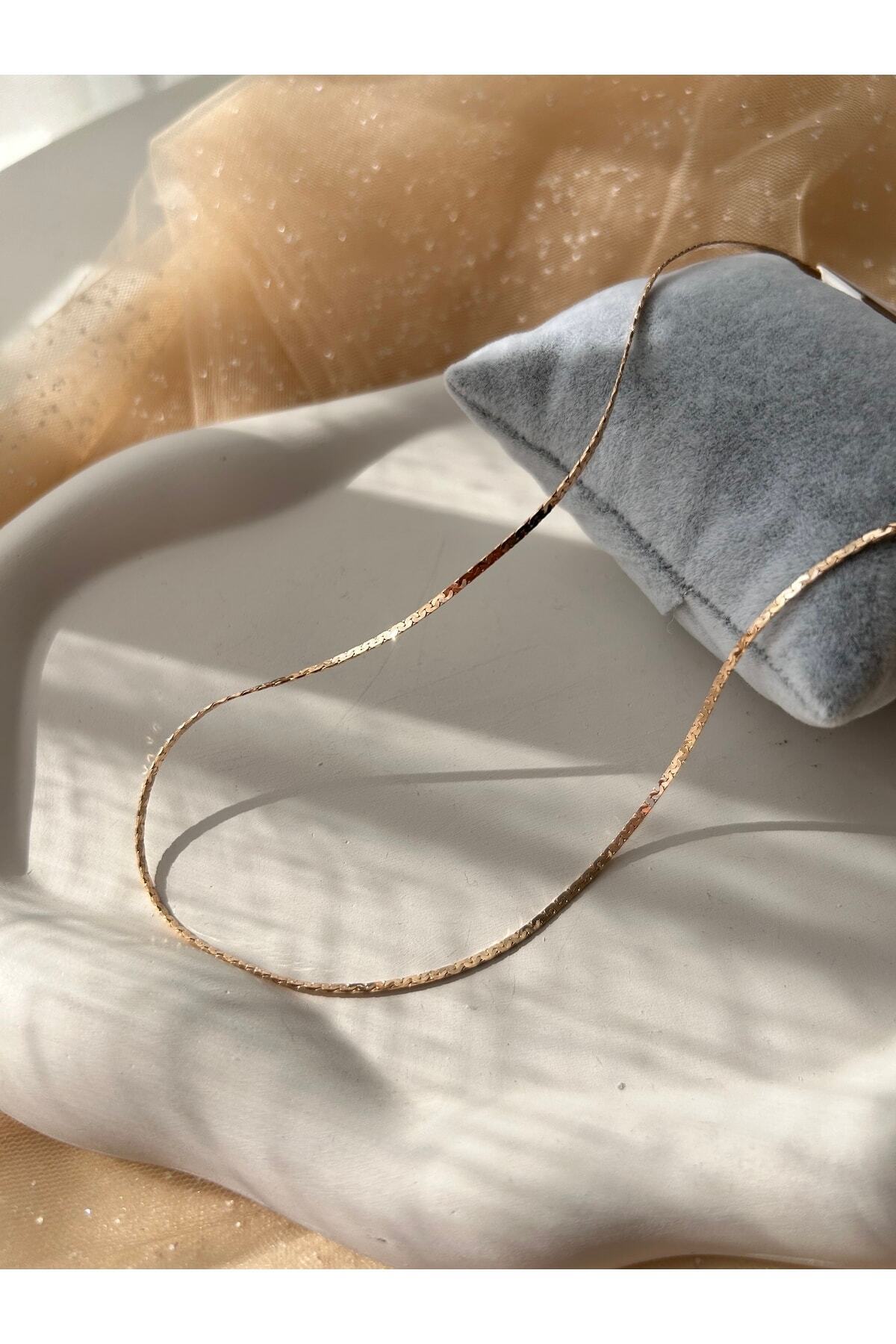 Altın Rengi Zarif Zincir Kolye