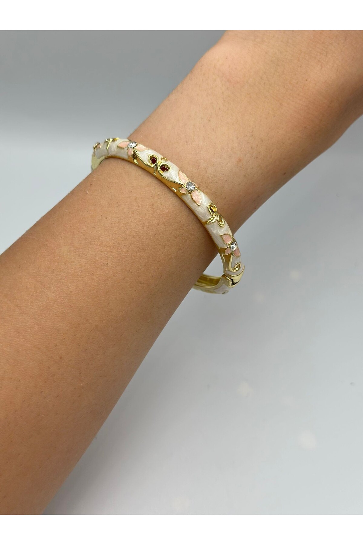 Mineli Detay Çelik Kelepçe